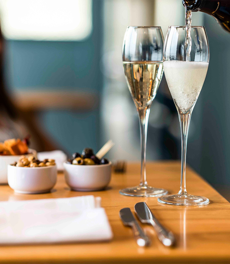 The Brudenell Hotel, guest in restaurant, fizz being poured