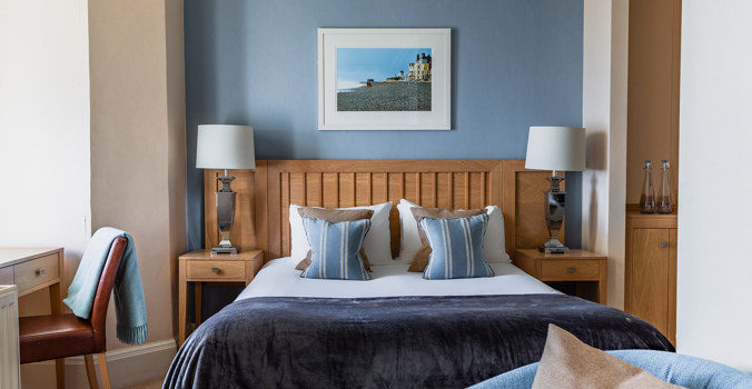 The Brudenell, Aldeburgh, Double Sea View room bed
