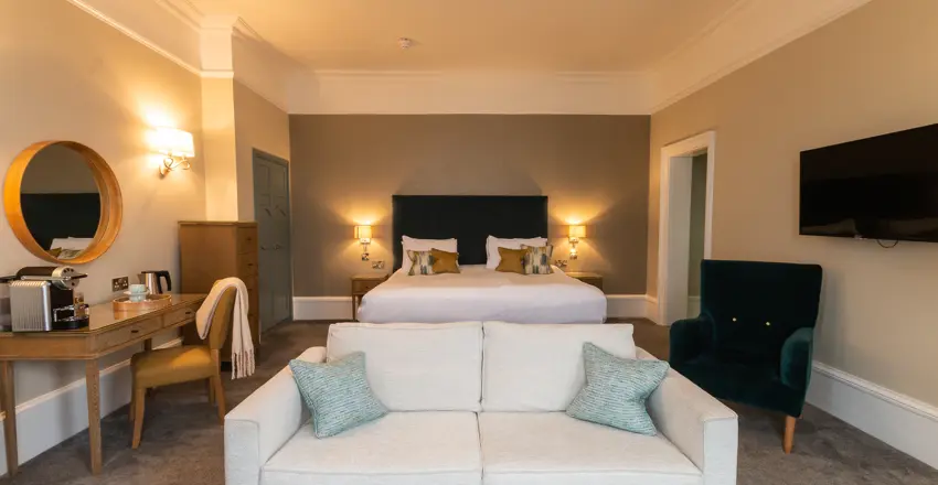 Brudenell Superior Deluxe Sea View Room, bedroom with sofa
